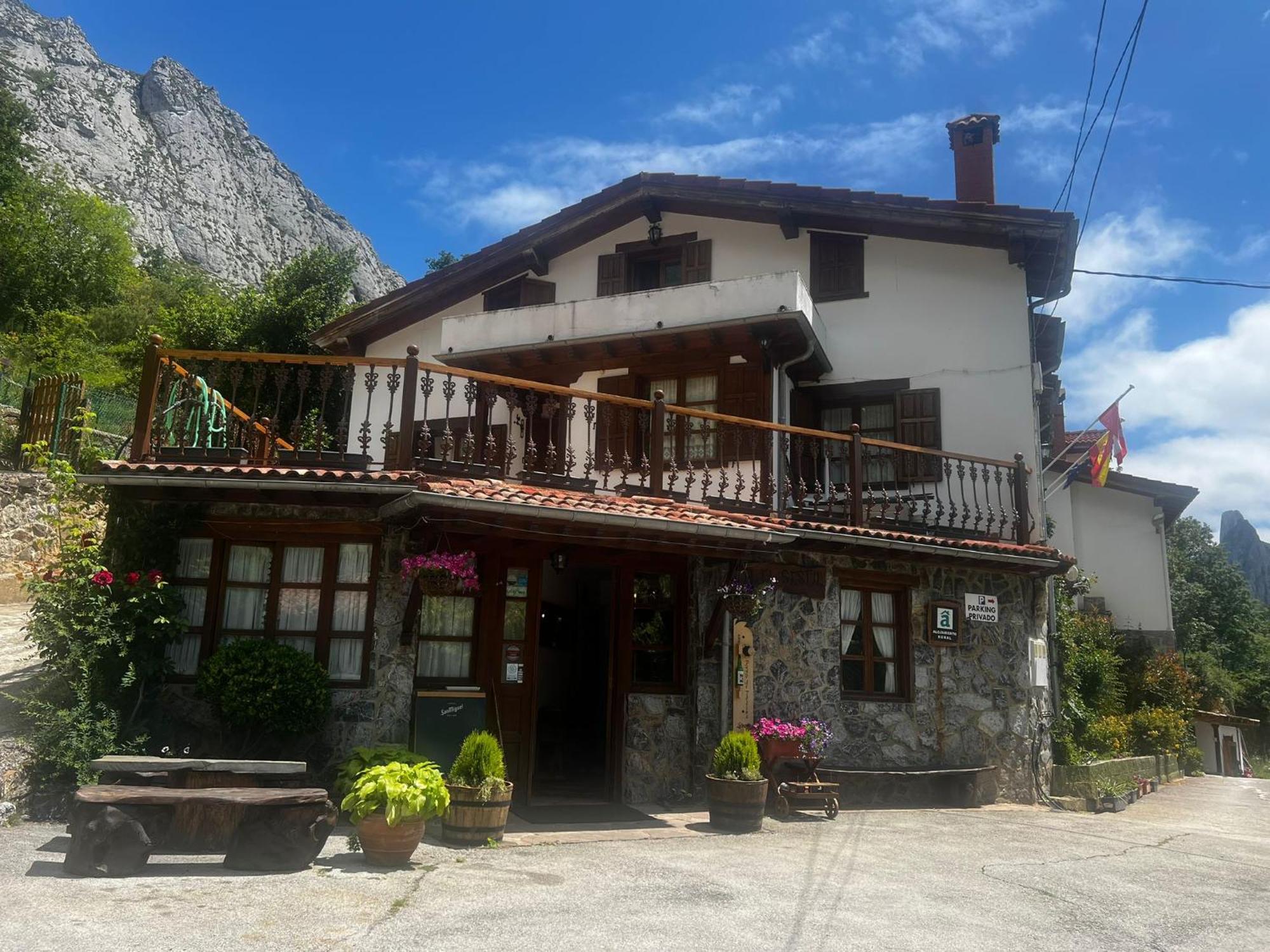 Hotel Rural El Sestil Dobres Bagian luar foto