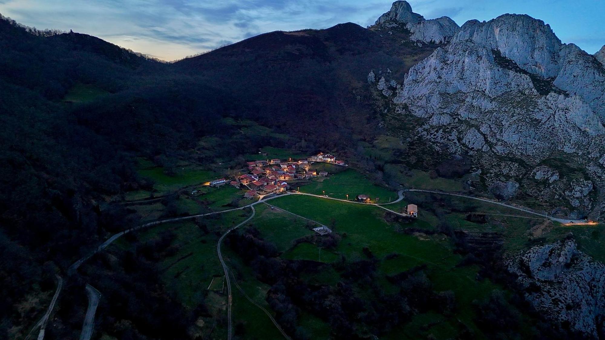 Hotel Rural El Sestil Dobres Bagian luar foto