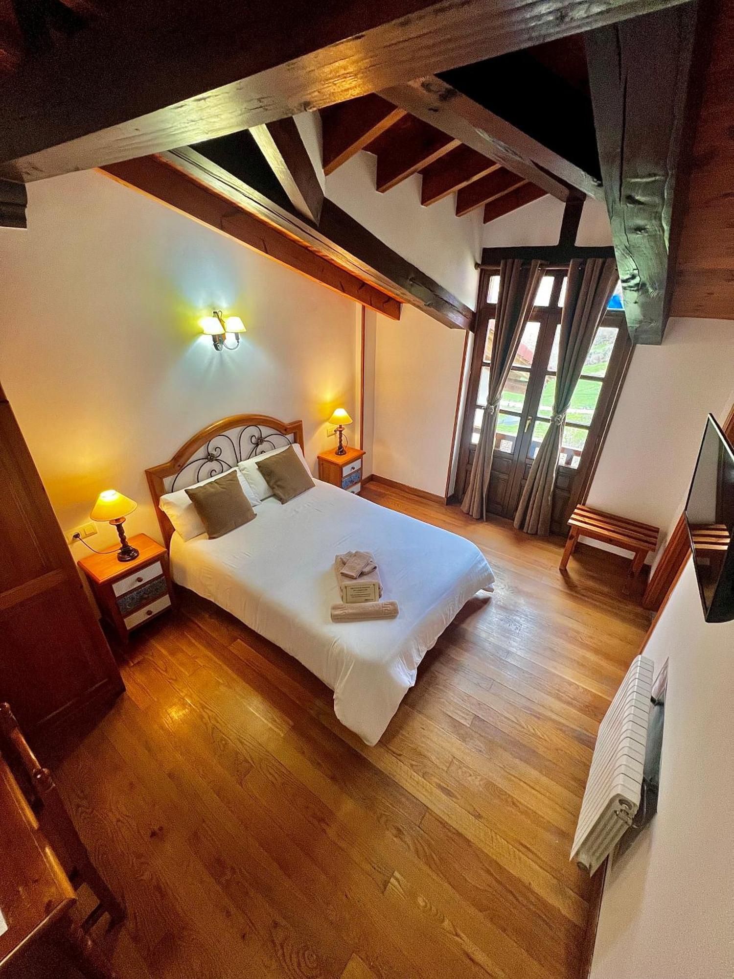 Hotel Rural El Sestil Dobres Bagian luar foto