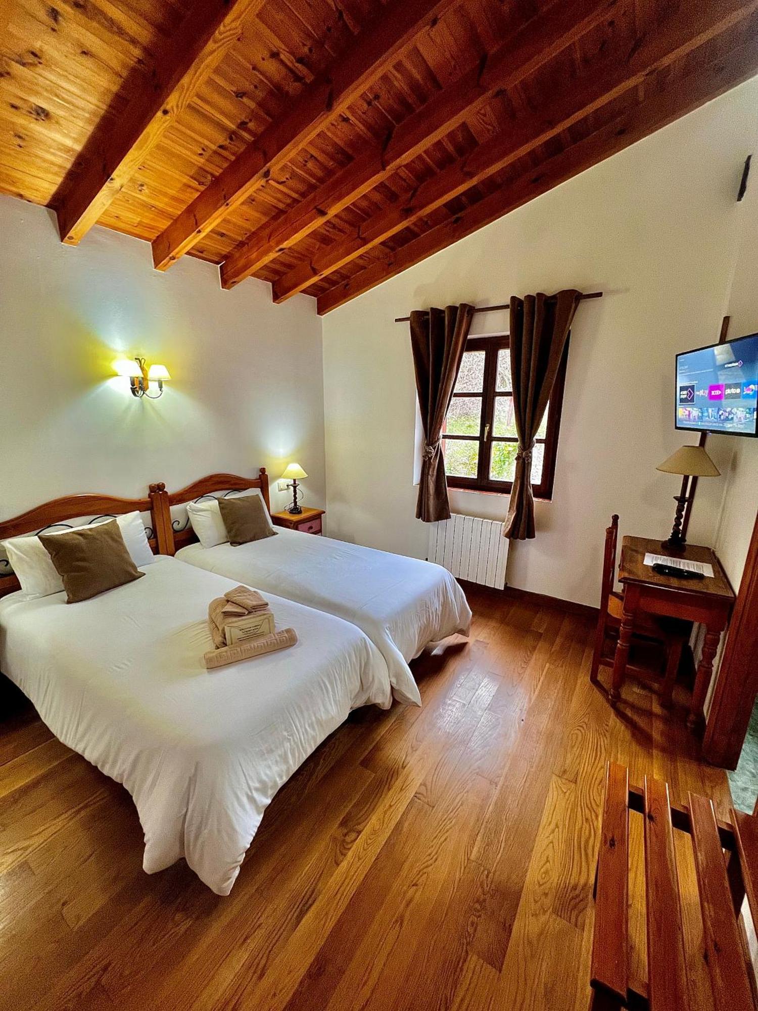 Hotel Rural El Sestil Dobres Bagian luar foto