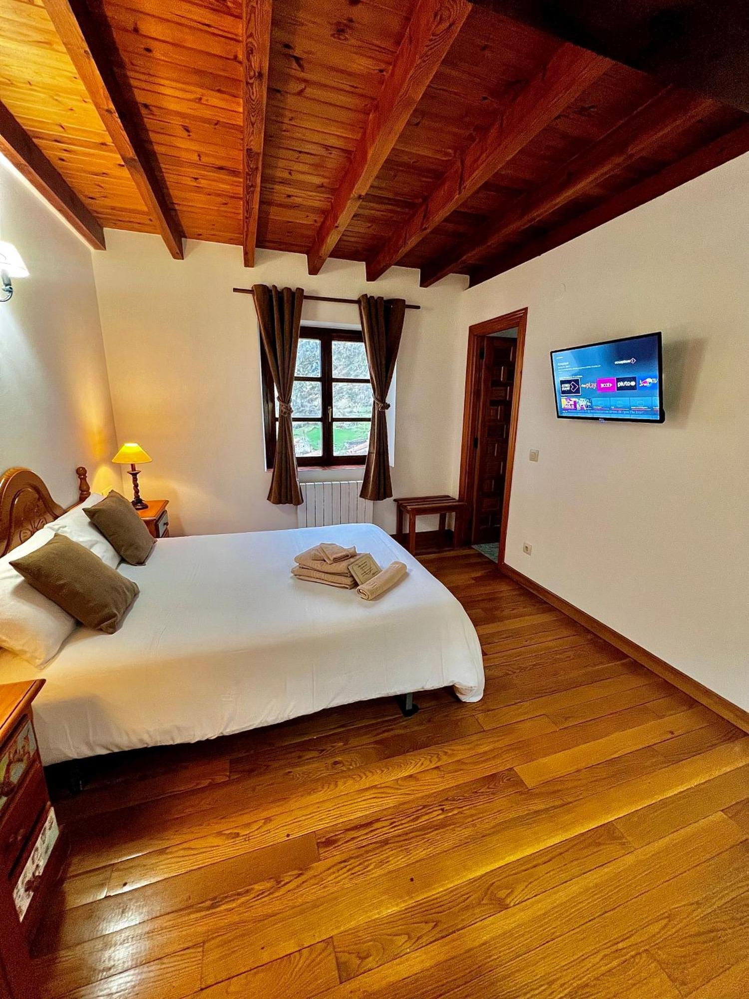 Hotel Rural El Sestil Dobres Bagian luar foto