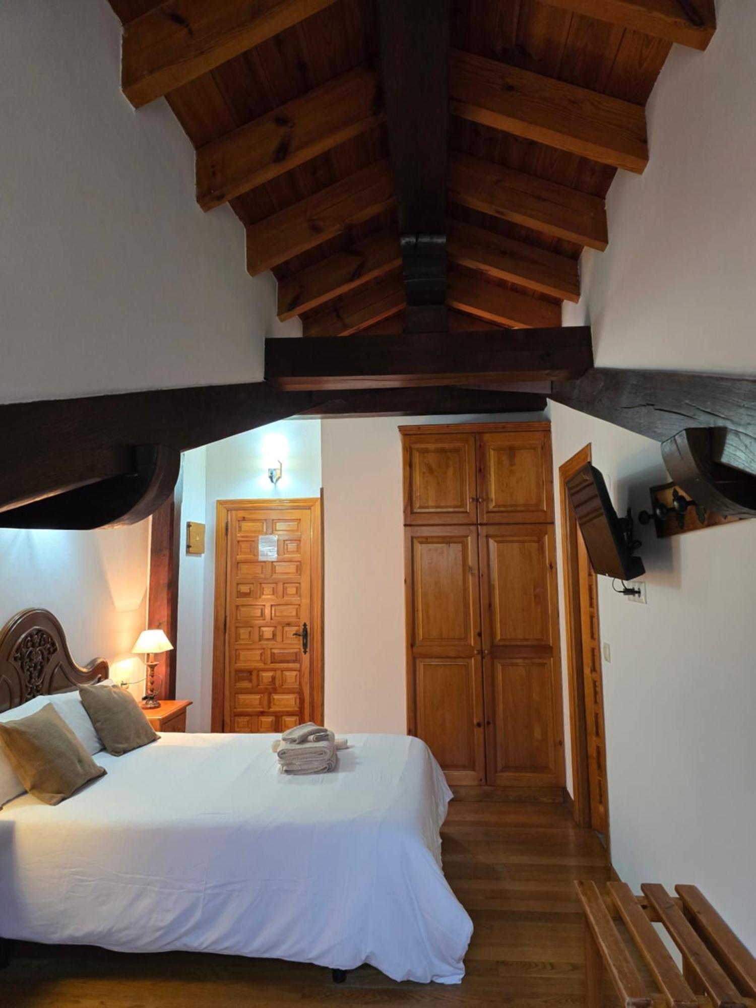 Hotel Rural El Sestil Dobres Bagian luar foto